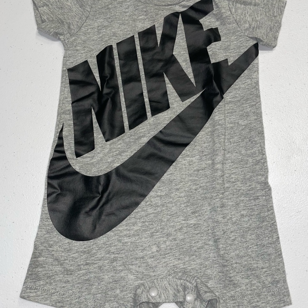 Nike: Baby/Infant Gray Romper (9 Months)